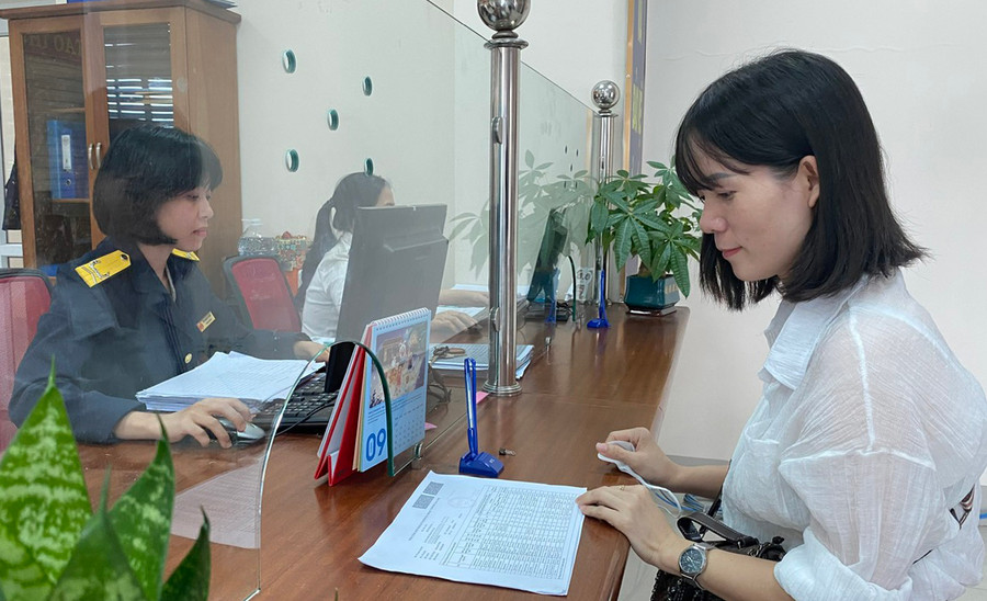 Chính sách gia hạn thời hạn nộp thuế và tiền thuê đất được triển khai kịp thời, giúp giảm áp lực và chia sẻ khó khăn với người nộp thuế. Ảnh: H.B