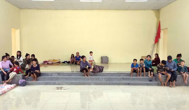 18 hộ dân sống dọc suối Xim đã được đưa tới nơi an toàn để phòng tránh lũ quét, sạt lở đất