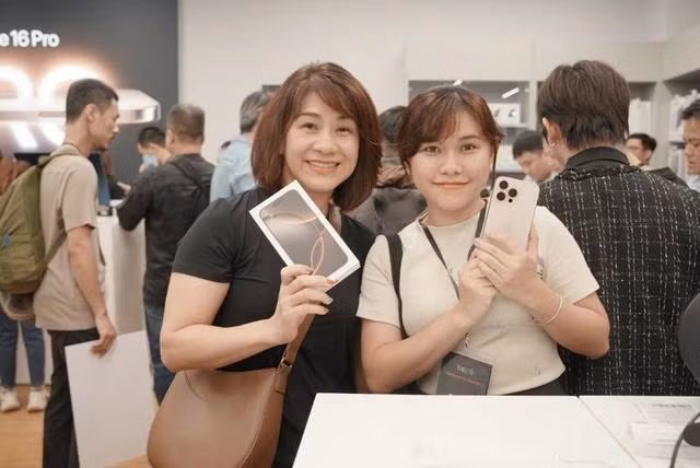 Phiên bản màu titan sa mạc là dòng sản phẩm được nhiều người chọn mua nhất