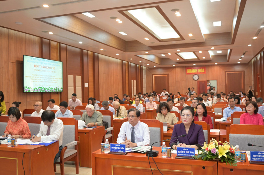 Các đại biểu tham dự hội thảo. Các đại biểu tham dự hội thảo.