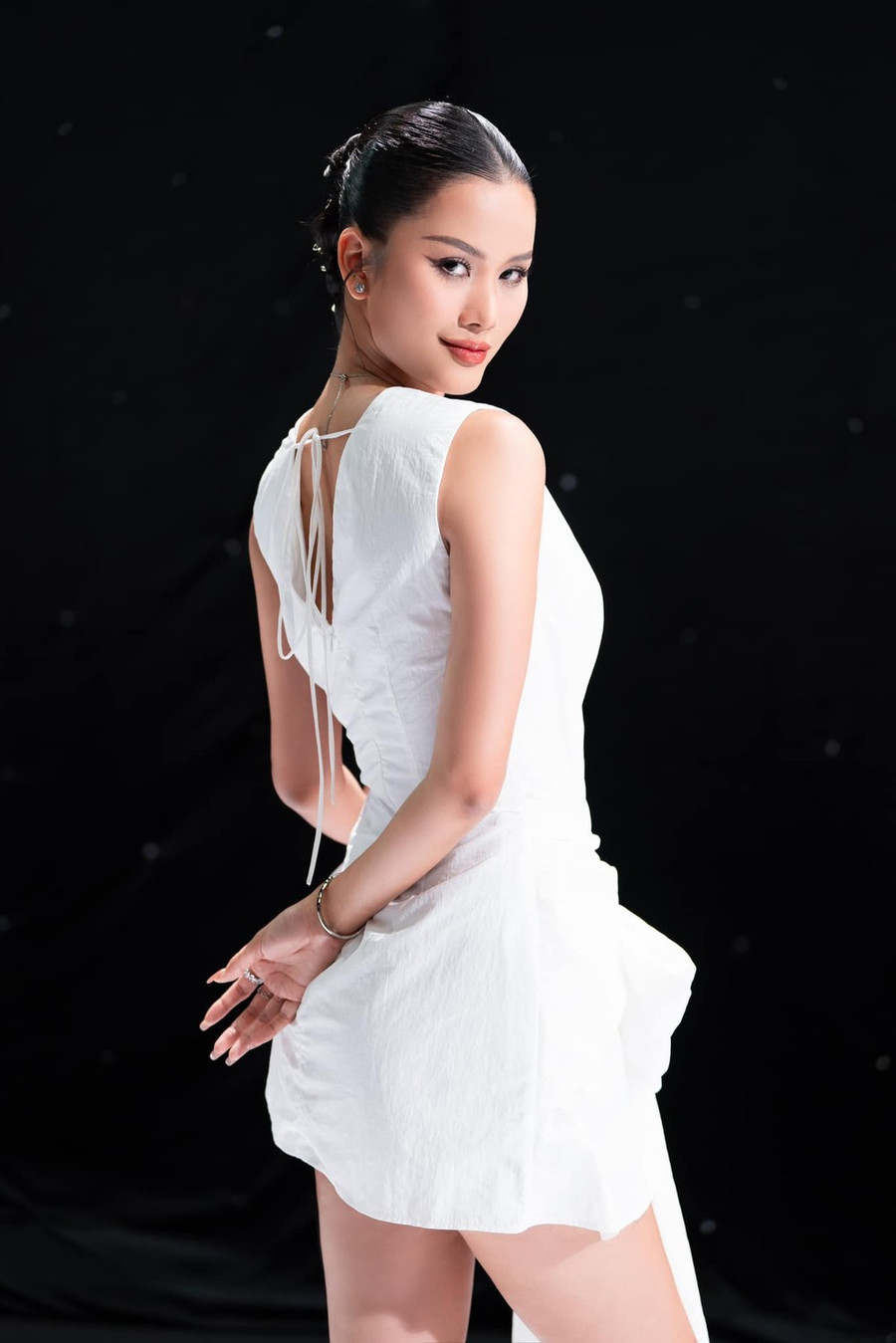 Á hậu Hương Ly tham gia với vai trò giám khảo, người đồng hành cùng cuộc thi. (Ảnh: BTC)