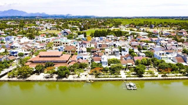 Sông Trà Bồng trước nhà tưởng niệm nhà thơ Tế Hanh