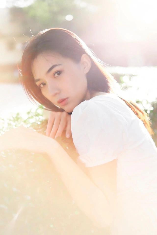 Tuệ Minh sinh năm 1996, theo học khoa Diễn viên kịch - điện ảnh tại Trường đại học Sân khấu Điện ảnh TP.HCM. Cô bắt đầu đóng phim từ năm 2018, từng góp mặt trong nhiều bộ phim: Thám tử tình yêu, Bóng của thị thành, Ước mình cùng bay, Ngôi nhà trăm tỉ...