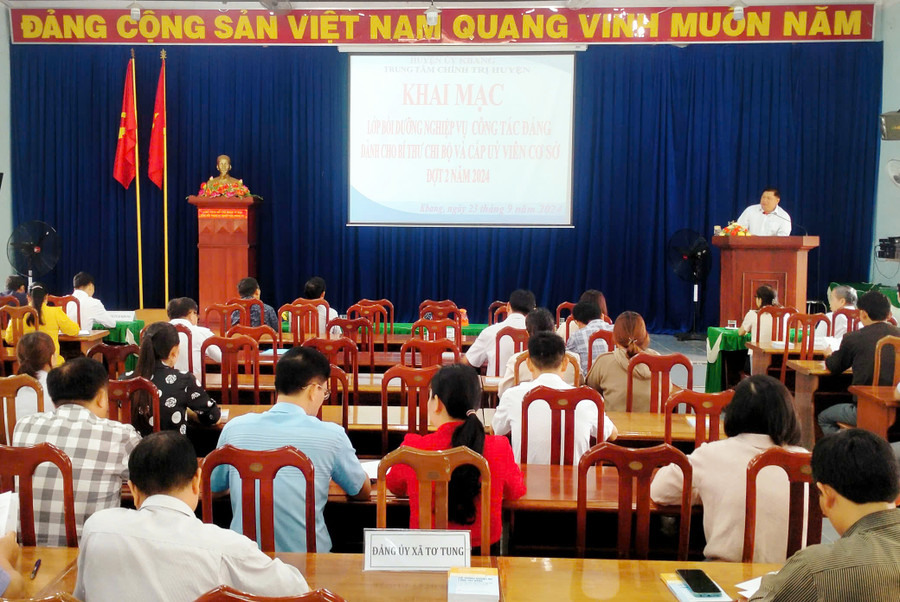 Quang cảnh lớp bồi dưỡng. Ảnh: H.H Quang cảnh lớp bồi dưỡng. Ảnh: H.H