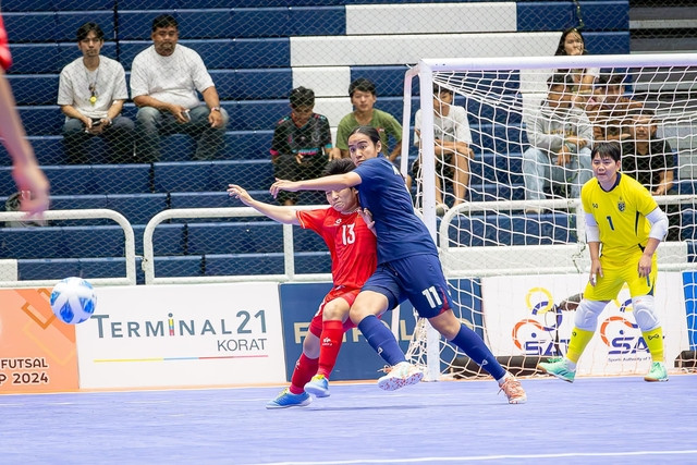 Trước áp lực của chủ nhà, tuyển futsal nữ Việt Nam vẫn giữ được 1 điểm để lên ngôi vô địch giải đấu