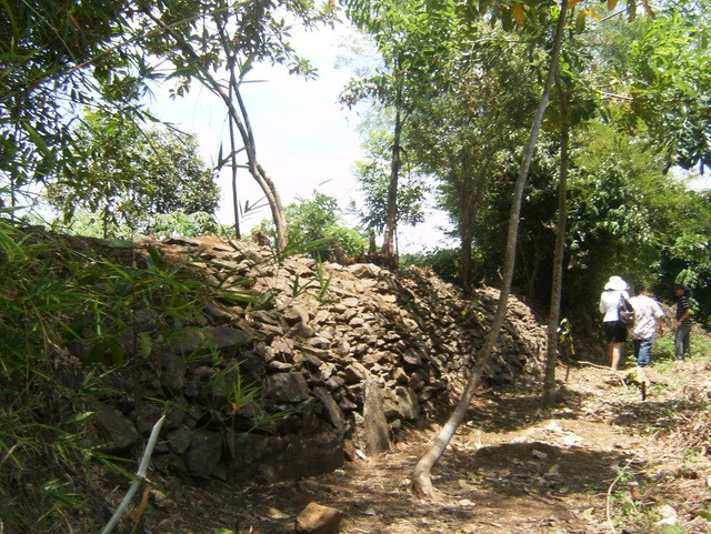 Một đoạn bờ thành Trường Lũy thuộc xã Hoài Sơn, TX.Hoài Nhơn, Bình Định