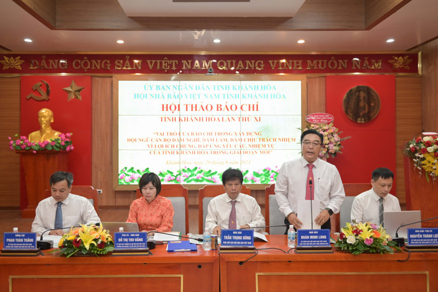 Các thành viên chủ trì hội thảo. Các thành viên chủ trì hội thảo.