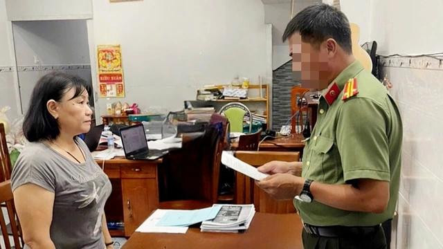 Cơ quan An ninh điều tra Công an tỉnh Kiên Giang tống đạt các quyết định khởi tố, bắt tạm giam bị can Nguyễn Ngọc Châu Cơ quan An ninh điều tra Công an tỉnh Kiên Giang tống đạt các quyết định khởi tố, bắt tạm giam bị can Nguyễn Ngọc Châu