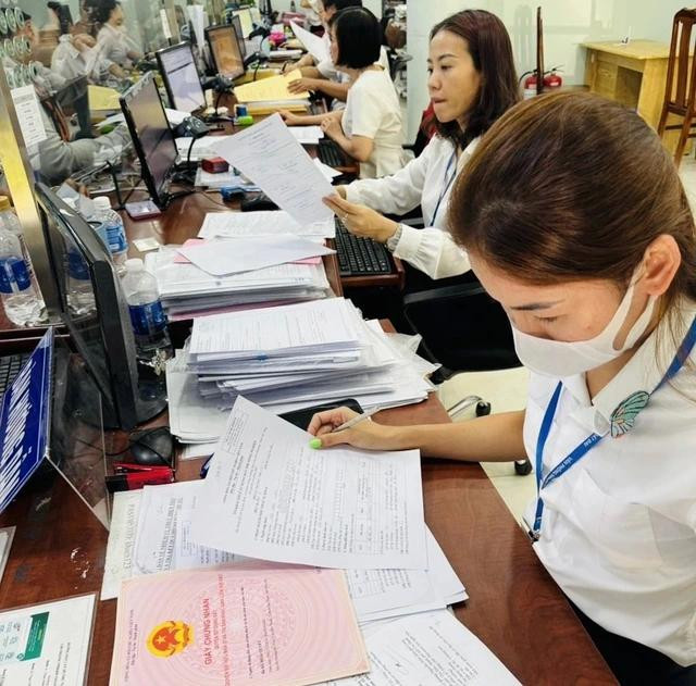 Hàng chục ngàn hồ sơ đất đai của người dân đang tồn đọng tại ngành thuế cần được giải quyết nhanh