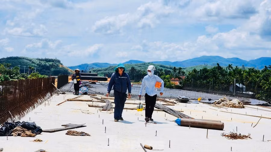 Được biết, hạng mục cầu Sông Vệ có ý nghĩa lớn đối với tiến độ chung toàn dự án cao tốc Quảng Ngãi - Hoài Nhơn.