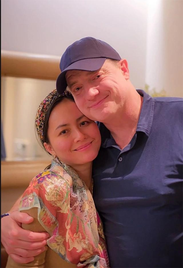 Cuộc hội ngộ của hai diễn viên Người Mỹ trầm lặng Hải Yến và Brendan Fraser sau 22 năm đóng chung phim. Cả hai vẫn giữ liên lạc. Cuộc hội ngộ của hai diễn viên Người Mỹ trầm lặng Hải Yến và Brendan Fraser sau 22 năm đóng chung phim. Cả hai vẫn giữ liên lạc.