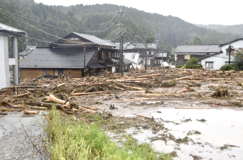 Sau những trận mưa lớn chưa từng có vào sáng 21-9, khu vực Noto đã bị thiệt hại nặng nề. Ảnh: Kyodo