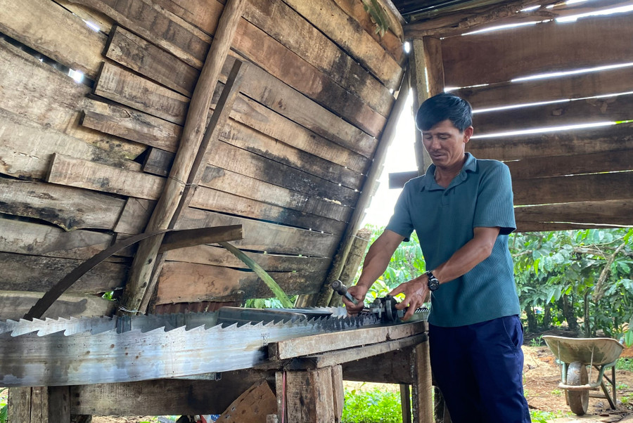 Ông Lê Hữu Nam đã nỗ lực lao động, vươn lên ổn định cuộc sống nơi miền quê mới. Ảnh: S.C Ông Lê Hữu Nam đã nỗ lực lao động, vươn lên ổn định cuộc sống nơi miền quê mới. Ảnh: S.C