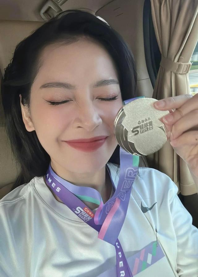 Super Novae Games 2024 theo giới thiệu trên trang WeTV : " … Sẽ phá vỡ bức tường không gian, tập hợp các đại diện và bậc thầy trò chơi từ mọi giới. Những người chơi sẽ bắt đầu một trận đấu thể thao nơi mà ai cũng "đặt cược" danh dự của mình để cạnh tranh cho vị trí mạnh nhất, có nhiều huy chương vàng nhất"... Super Novae Games 2024 theo giới thiệu trên trang WeTV : " … Sẽ phá vỡ bức tường không gian, tập hợp các đại diện và bậc thầy trò chơi từ mọi giới. Những người chơi sẽ bắt đầu một trận đấu thể thao nơi mà ai cũng "đặt cược" danh dự của mình để cạnh tranh cho vị trí mạnh nhất, có nhiều huy chương vàng nhất"...