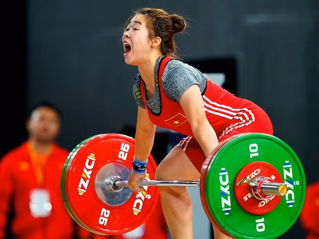 Tuyển thủ cử tạ Hoàng Thị Duyên cùng các tuyển thủ Việt Nam thêm động lực phấn đấu ở Olympic Paris 2024. Ảnh: Độc Lập