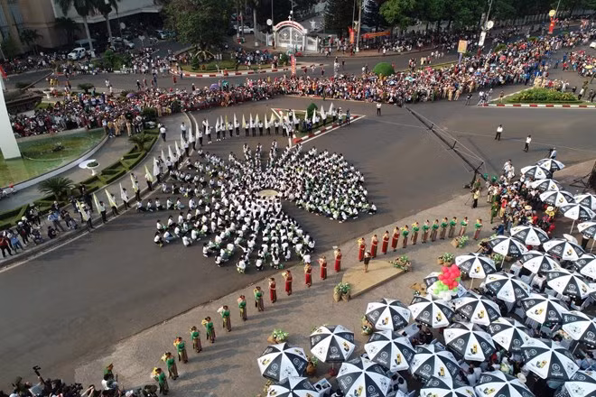 Lễ hội có sự góp mặt gần 2.000 văn nghệ sỹ, nghệ nhân trong nước và quốc tế. Nguồn: Bích Ngọc/Vietnam+