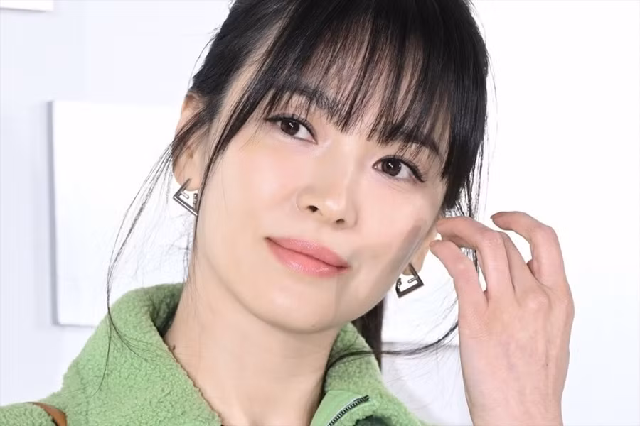Song Hye Kyo trẻ trung ở tuổi 42. Ảnh: Dispatch
