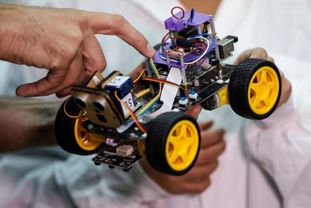 Robot đánh hơi của nhóm nghiên cứu Israel. Nguồn: Reuters Robot đánh hơi của nhóm nghiên cứu Israel. Nguồn: Reuters