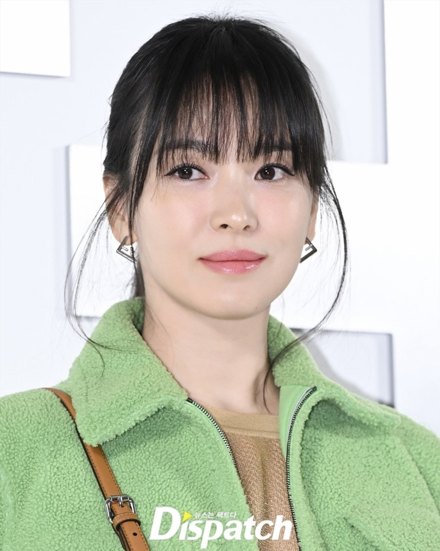 Song Hye Kyo mặc trẻ trung, phá cách tại sự kiện của Fendi. Ảnh: Dispatch Song Hye Kyo mặc trẻ trung, phá cách tại sự kiện của Fendi. Ảnh: Dispatch