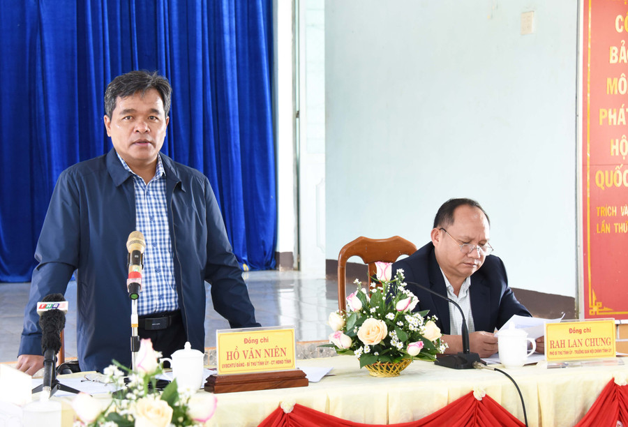 Bí thư Tỉnh ủy Hồ Văn Niên phát biểu tại buổi làm việc. Ảnh: Đức Thụy Bí thư Tỉnh ủy Hồ Văn Niên phát biểu tại buổi làm việc. Ảnh: Đức Thụy