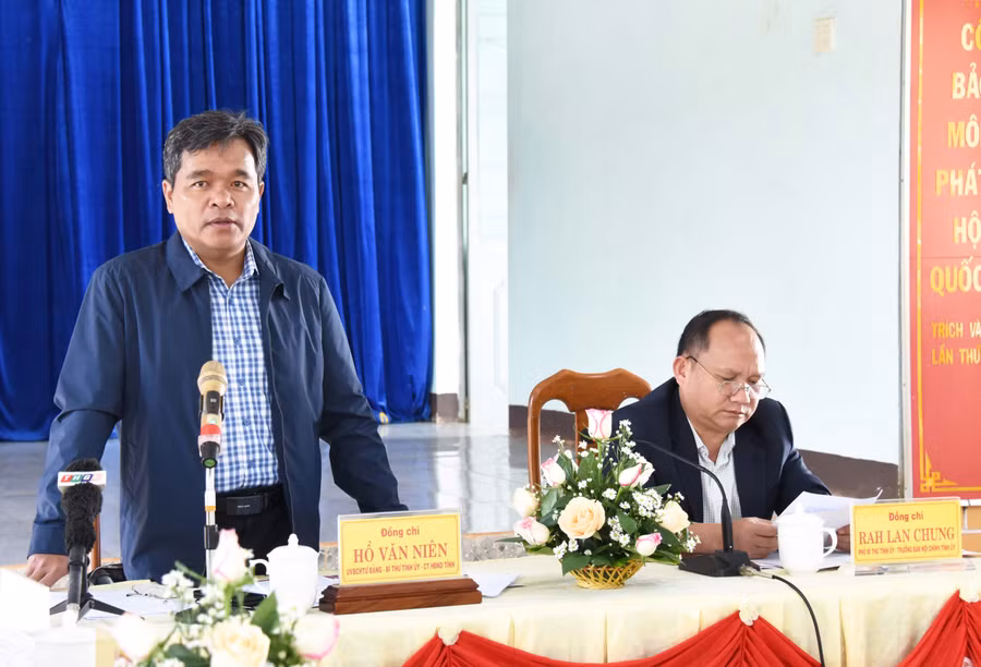 Bí thư Tỉnh ủy Hồ Văn Niên phát biểu tại buổi làm việc. Ảnh: Đức Thụy