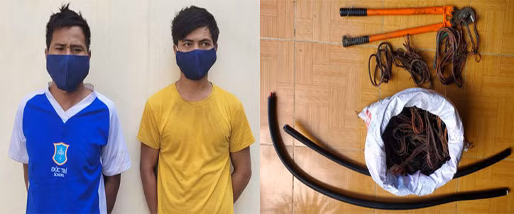 Đối tượng Ksor Nhũ (bìa trái) và Rơ Ô Đương tại cơ quan công an và số tang vật thu giữ được. Ảnh: Hoàng Hiền