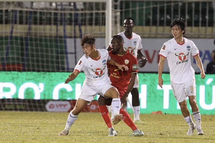 Tiền đạo Nguyễn Quốc Việt có màn ra mắt khá ổn cho Hoàng Anh Gia Lai. Ảnh: An Quang