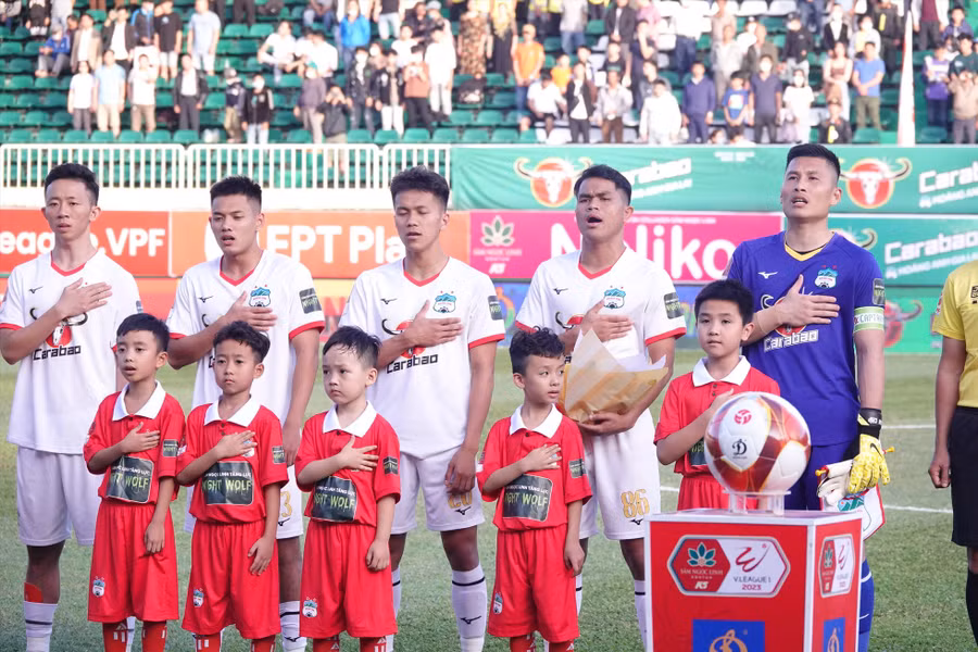 Hoàng Anh Gia Lai là đội bóng hiếm hoi tại Việt Nam có thể kiếm được tiền tài trợ từ các đối tác nước ngoài. Ảnh: Nguyễn Đăng