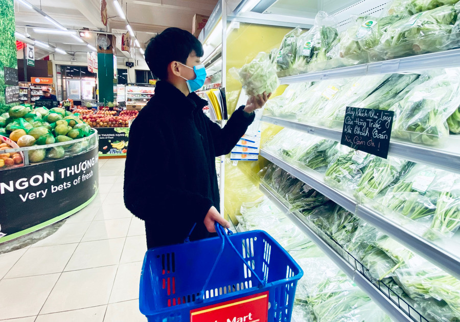 Giá các loại rau xanh tại siêu thị tăng 10-30% sau Tết Nguyên đán. Ảnh: Hà Duy Giá các loại rau xanh tại siêu thị tăng 10-30% sau Tết Nguyên đán. Ảnh: Hà Duy