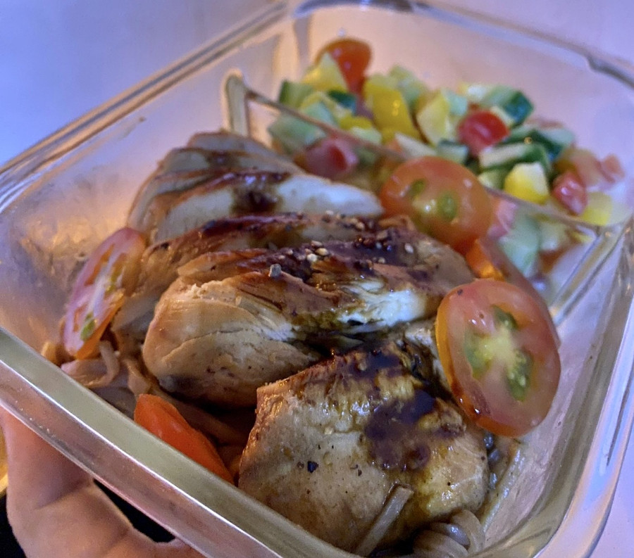 Ức gà là thực phẩm nhiều người giảm cân lựa chọn. Ảnh: Hạ Mây Ức gà là thực phẩm nhiều người giảm cân lựa chọn. Ảnh: Hạ Mây