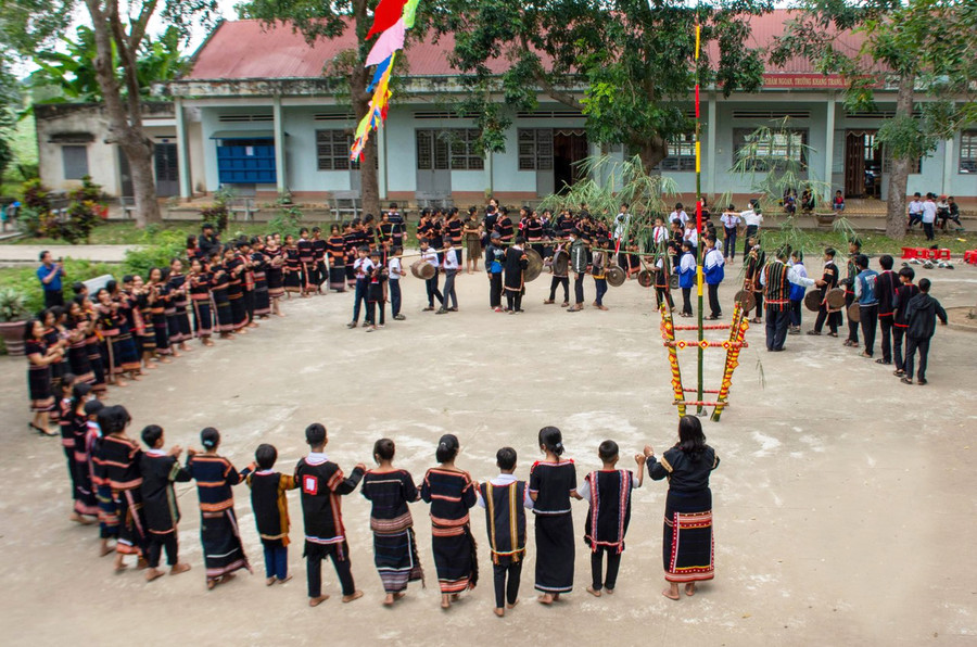Hội thi “Nét đẹp vòng xoang” tại Trường Tiểu học và THCS Quang Trung (xã Ia Broăi, huyện Ia Pa). Ảnh: Nguyên Hương