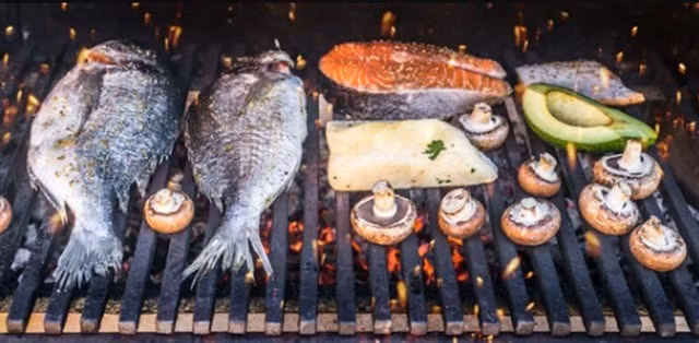 Người lớn cần 600 đơn vị (UI) vitamin D3 mỗi ngày, tốt nhất nên ăn nấm hoặc cá. Ảnh: Shutterstock