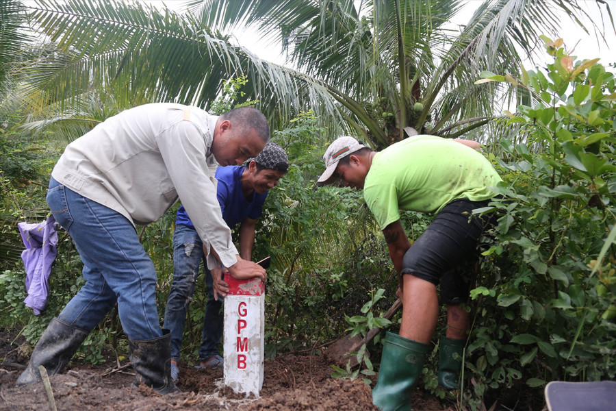 Cắm mốc bồi thường giải phóng mặt bằng dự án Vành đai 3 qua địa bàn Thành phố Thủ Đức. Ảnh: Minh Quân