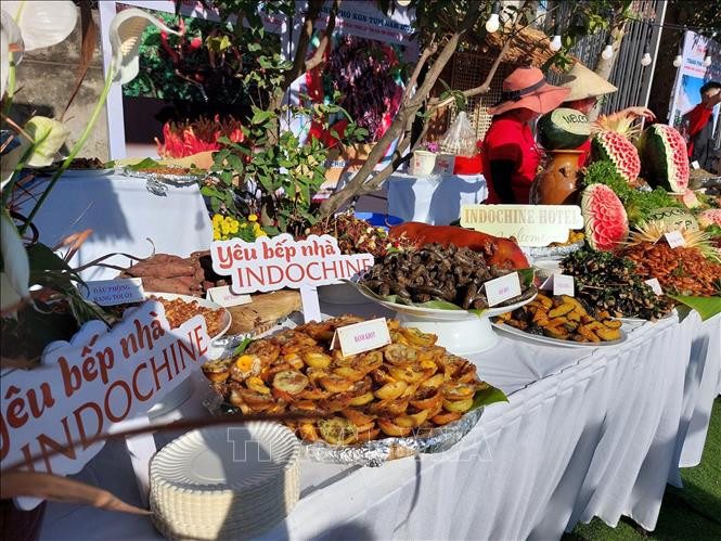 Các món ăn được trưng bày mang đậm dấu ấn của người dân tộc thiểu số.