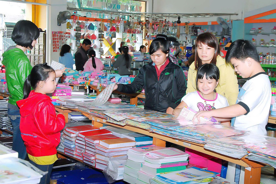 Thị trường sách giáo khoa tại Gia Lai năm nay khởi động muộn nhưng không kém phần nhộn nhịp, đảm bảo đủ nguồn cung. Ảnh: Đ.T