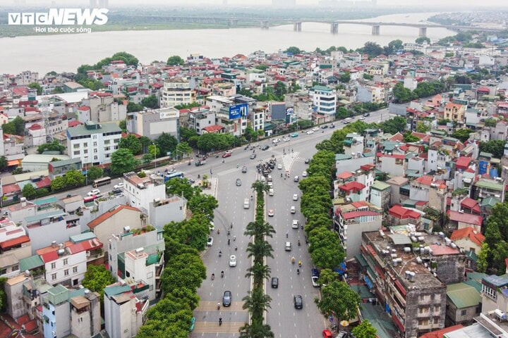 Nhiều người băn khoăn thời điểm này nên mua đất hay nhà để đầu tư? (Ảnh minh họa: Minh Đức).