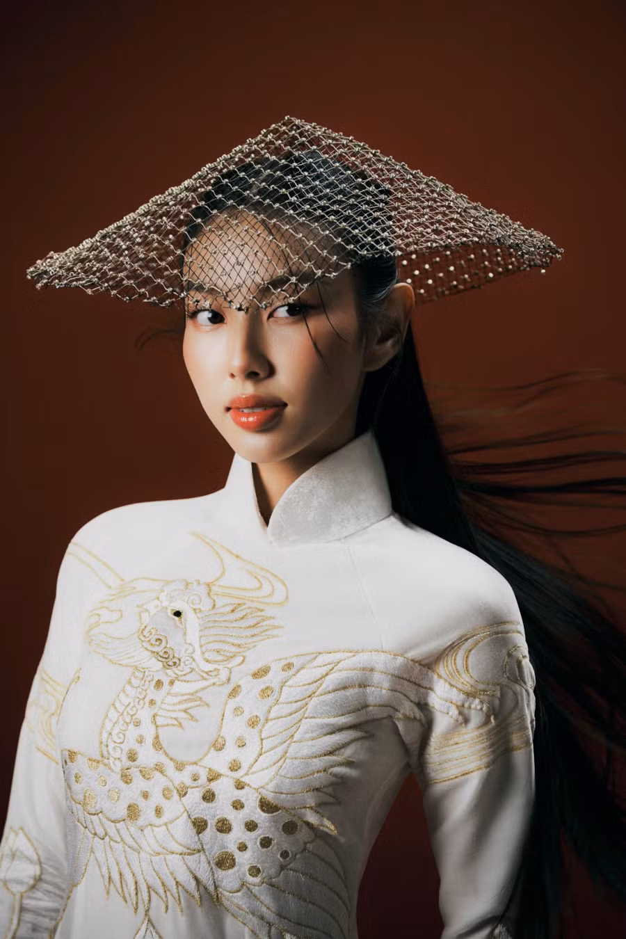 Thùy Tiên cùng ê kíp đã khéo léo lồng ghép, khiến bộ ảnh trở nên thời trang hơn, thu hút khán giả bằng những màu sắc, biểu cảm khuôn mặt, và các chi tiết được vẽ 3D tinh xảo.