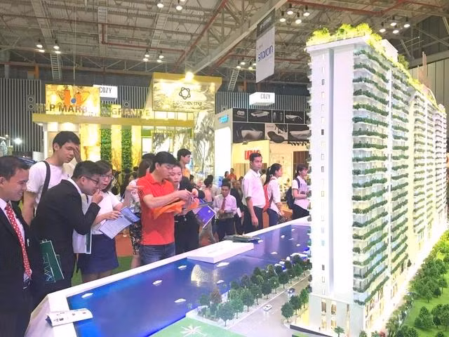 …đồng thời bị cho là không hợp lý khi cá nhân có doanh thu 3.000 tỉ đồng vẫn không phải lập doanh nghiệp