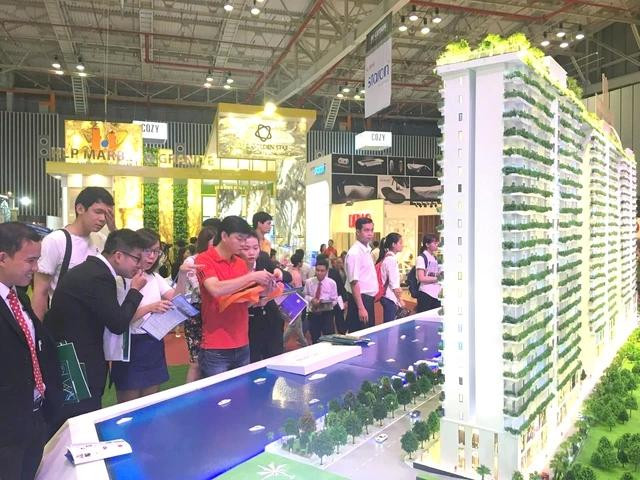 …đồng thời bị cho là không hợp lý khi cá nhân có doanh thu 3.000 tỉ đồng vẫn không phải lập doanh nghiệp …đồng thời bị cho là không hợp lý khi cá nhân có doanh thu 3.000 tỉ đồng vẫn không phải lập doanh nghiệp