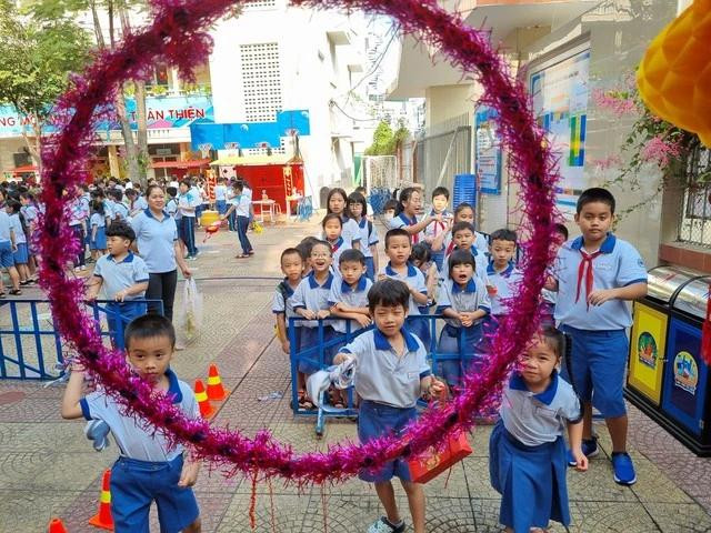 Học sinh trường tiểu học ở Q.1, TP.HCM trong một hoạt động