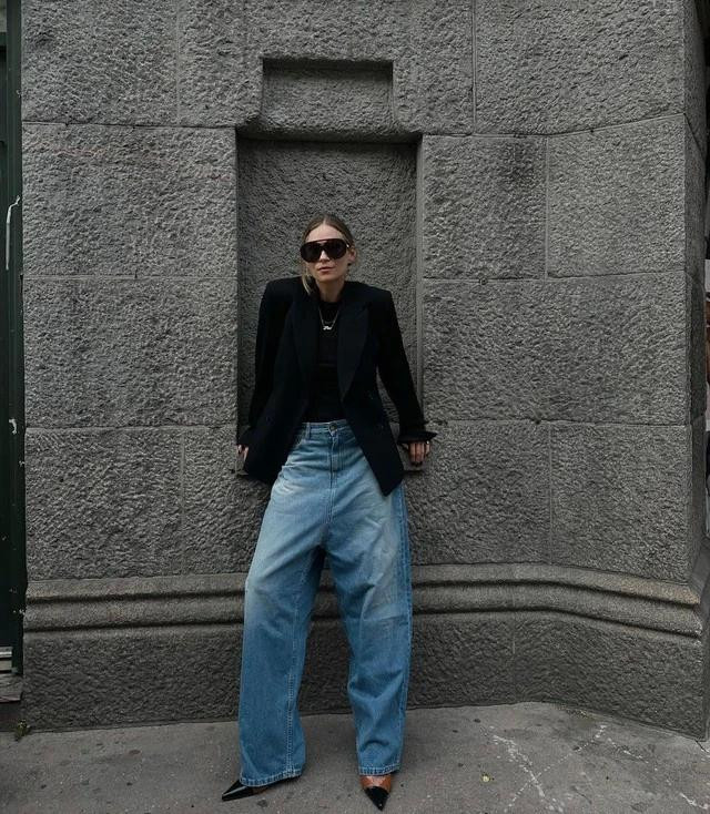 Giày cao gót mũi nhọn giúp đôi chân như dài hơn, qua đó tạo tỉ lệ cơ thể cân đối và hài hòa Giày cao gót mũi nhọn giúp đôi chân như dài hơn, qua đó tạo tỉ lệ cơ thể cân đối và hài hòa