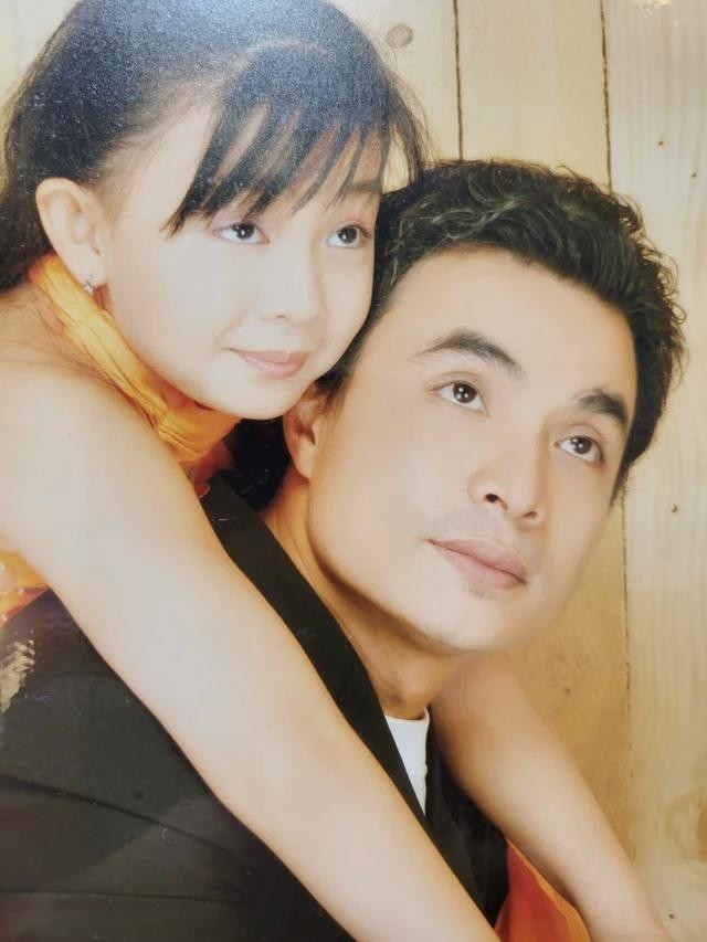 Nhạc sĩ Tuấn Cảnh cho biết khi còn nhỏ Xuân Mai rất thích hát múa nên gia đình dành nhiều tâm sức đầu tư cho con gái