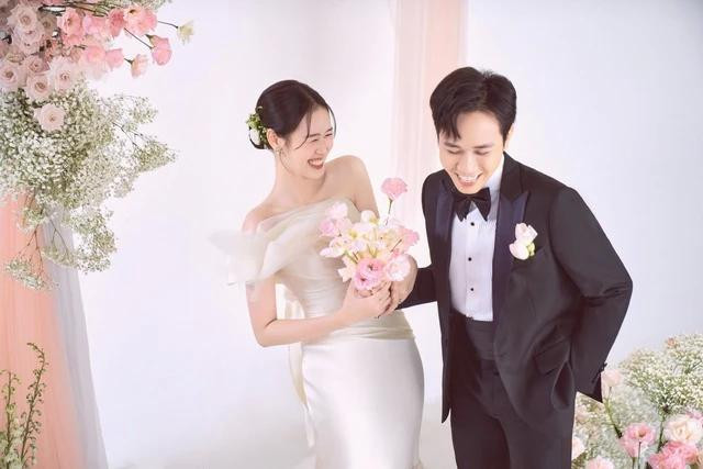 Ảnh cưới của diễn viên Anh Đức và bạn gái kém 12 tuổi Ảnh cưới của diễn viên Anh Đức và bạn gái kém 12 tuổi