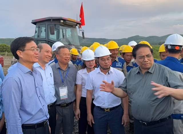 Thủ tướng Phạm Minh Chính thị sát dự án đường cao tốc Khánh Hòa - Buôn Ma Thuột