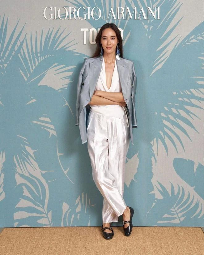 Quần tây sáng màu mang đến hình ảnh tươi tắn, sang trọng và giàu năng lượng Quần tây sáng màu mang đến hình ảnh tươi tắn, sang trọng và giàu năng lượng