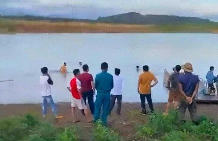 Hiện trường vụ chết đuối thương tâm tại hồ Plêi Krong (Ảnh người dân ghi lại) Hiện trường vụ chết đuối thương tâm tại hồ Plêi Krong (Ảnh người dân ghi lại)