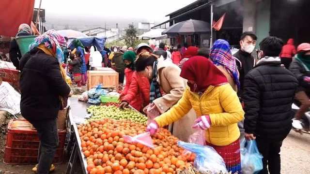 Chợ phiên Lũng Pù (phiên chợ vùng cao ở Mèo Vạc, Hà Giang)