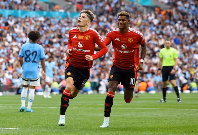 Tiền đạo trẻ Argentina với kiểu ăn mừng có phần quá tự tin