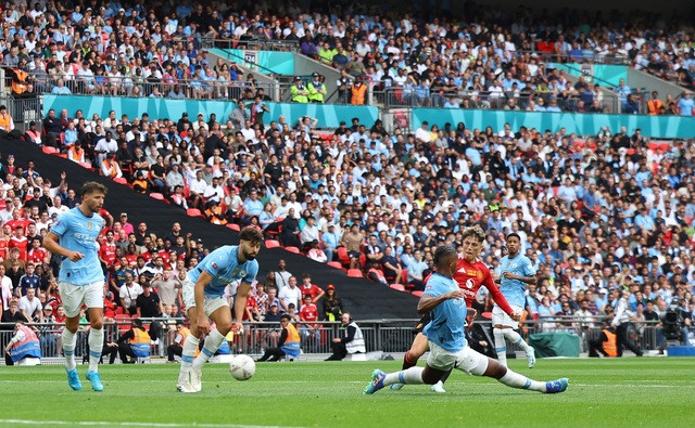 Garnacho với cú sút chân trái nhẹ nhưng hiểm hóc Garnacho với cú sút chân trái nhẹ nhưng hiểm hóc