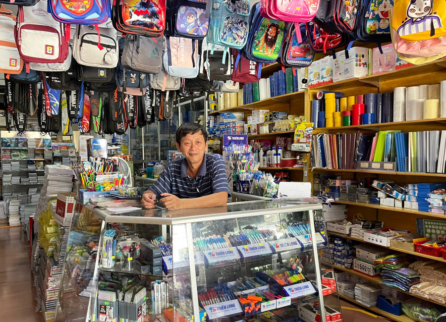 Nhiều nhà sách ở thị xã Ayun Pa chuẩn bị khối lượng hàng hoá phong phú, chất lượng để phụ huynh, học sinh dễ dàng lựa chọn. Ảnh: Kiều Trân Nhiều nhà sách ở thị xã Ayun Pa chuẩn bị khối lượng hàng hoá phong phú, chất lượng để phụ huynh, học sinh dễ dàng lựa chọn. Ảnh: Kiều Trân